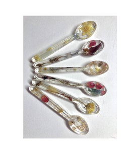 Cuillère de service décorative en résine faite à la main avec motif fluide unique, manche long, vaisselle pour cuisine, maison, restaurant et événements - Product Image 2