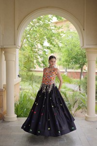 Hermoso Lehenga Choli Negro de Diseñador con Conjunto de Lehenga para Mujer, con Trabajo de Espejos, para Navratri, Garba, Festivales, Bodas y Fiestas - Product Image 6