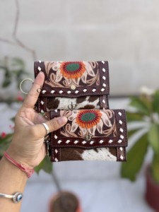 Wholesale Cowhide Leather New Hand Tooled Carving <b>Small</b> Wristlet Coin <b>Purse</b> Multi Uses Mini Wallet for <b>Women</b> Western Gifts - Product Image 4