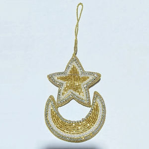 Adorno Navideño de Primera Calidad Hecho a Mano con Cuentas y Texto Navideño, Decoración Navideña de Perlas Rojas y Blancas - Product Image 5