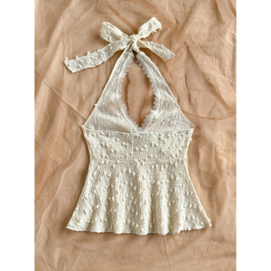 Elegante Vestido de Verano Blanco con Cuello Halter, Detalles de Encaje y Lazo Frontal - Product Image 3
