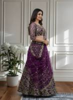Ensemble de robe moderne bleu brodé, style A-line, longueur ras du sol, Lehenga Choli, orné de fleurs et de perles, pour femme, idéal pour mariage, fiançailles et soirée