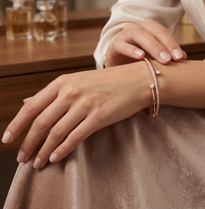 Bracelet minimaliste de luxe pour femme en or rose 14 carats avec diamant de laboratoire certifié IGI, taille brillant, pour fiançailles et usage quotidien - Product Image 1