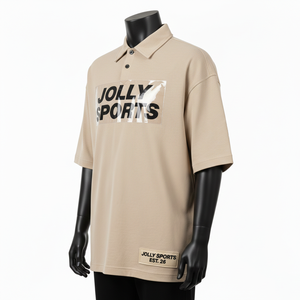 Polo de poliéster interlock premium para hombre, 220 GSM, color beige, con parche de logotipo termoadhesivo, suave, transpirable, que absorbe la humedad. - Product Image 4