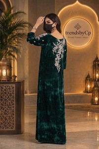 Caftán Verde Esmeralda de Terciopelo, Vestido de Noche Elegante, Largo hasta el Suelo, con Hombros Descubiertos, Bordado Floral en las Mangas, para Fiesta o Boda - Product Image 3