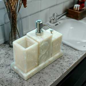 MN EXPORTS Juego de Baño Clásico de Resina de Cinco Piezas: Dispensador de Jabón, Portacepillos, Bandeja, Fácil de Limpiar, Impermeable, Ecológico, Moderno - Product Image 1