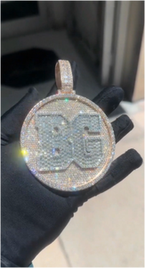 CONCEPTION - Collar con Colgante de Moissanita VVS Personalizado con Diseño de Letra o Nombre, Estilo Iced Out, Brillante, en Oro Blanco - Product Image 2