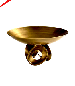 Bol décoratif antique à trois pieds, bol de service en métal texturé fait à la main pour la décoration de la maison et la vaisselle d'hôtel - Product Image 4