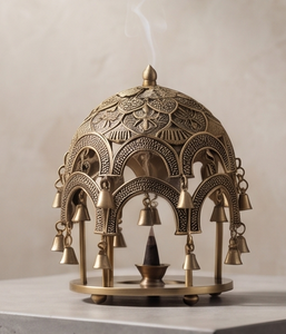 Quemador de incienso de aluminio con cúpula dorada, campanas colgantes y recogedor de cenizas, venta al por mayor - Product Image 1