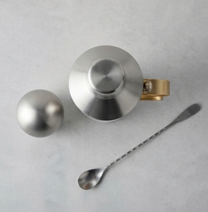 Meilleures ventes : Shaker à cocktails en acier inoxydable et métal, finition patinée et plaqué argent, avec jigger intégré, outil de bar, meilleur prix - Product Image 4