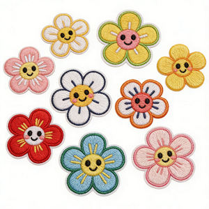 Parches bordados personalizados con forma de corazón, insignias termoadhesivas o para coser para chaquetas, bolsos, gorras, sudaderas y ropa. - Product Image 4
