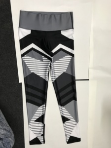 Leggings Deportivos Personalizados para Mujer, Leggings de Gimnasio de Alta Calidad con Cintura Elástica, Ecológicos y Antibacterianos - Product Image 3