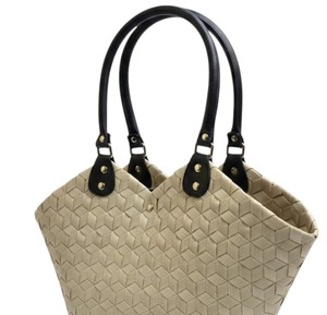 Artisan Woven Plastic <b>Handbag</b> And Handmade Bag Beautiful Scalloped Motif <b>Cream</b> Ladies Casual Shoulder Tote - Product Image 4