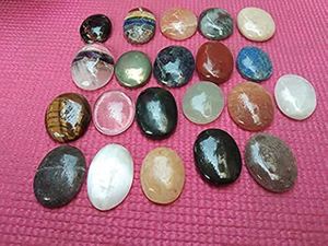 Wholesale NEW STAR AGATE Mixstone Love Style Worry Stone Gemstone Pendant Bracelet Hand Carved Stones Semi-Precious Stone Crafts - Product Image 3