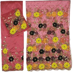 Vestido de Alta Calidad con Diseño Floral Intrincado y Lentejuelas, Estilo George Nigeriano, 120 GSM, Ideal para Bodas - Product Image 1