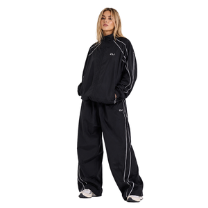 Chaqueta Deportiva Cortavientos de Nailon Oversize con Cremallera Frontal Completa, Ribete Reflectante Personalizado, Unisex, Ligera, y Pantalones Holgados - Product Image 1