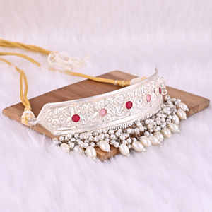 Collier ethnique en argent allemand avec chalcédoine fuchsia, hydro rose et pierre nacrée - Product Image 2