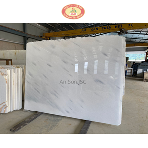 Losas de Mármol Blanco Nublado Ecológicas y Duraderas de Vietnam, con Vetas Grises Suaves para Pisos, Baños y Decoración de Cocina, Precio de Fábrica - Product Image 1