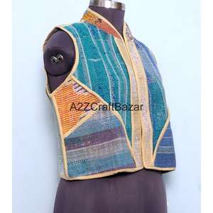 Veste matelassée 100% coton faite à la main, imprimé floral, design vintage, tissu respirant, boutons recouverts de tissu, demi-manches, logo dessiné à la main - Product Image 4