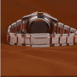 Montre de luxe bicolore sertie de diamants pour hommes et femmes |   Montre-bracelet en quartz or rose et argent - Product Image 2