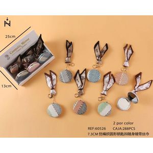 Specchietto Cosmetico Z Circolare da 7,3 cm con Portachiavi e Foulard in Seta, 2 Pezzi per Colore - Product Image 1