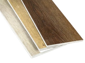 Tablón compuesto de plástico de piedra con revestimiento UV resistente a los arañazos ignífugo personalizado suelo SPC con textura en relieve de madera realista - Product Image 4