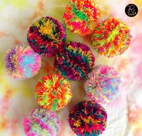 Pompons doux multicolores très demandés, utilisés pour décorer les robes. Achetez directement auprès du fournisseur au prix de gros.