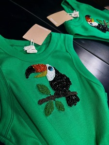 เสื้อกล้ามผ้าฝ้ายสีเขียวปักลายนกทูแคนประดับลูกปัด งานแฮนด์เมดลายสัตว์ - Product Image 1