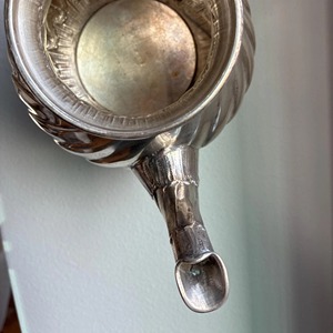 Jarra elegante de acero inoxidable plateado de primera calidad, duradera, perfecta para servir agua, jugo y para uso diario en el hogar, procedente de la India. - Product Image 3