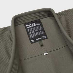 ชุดยูโด RVCA สีเขียวมะกอก ทรงปกติ ผลิตจากโพลีเอสเตอร์ 100% ทนทาน มีโลโก้ด้านหน้า เหมาะสำหรับผู้ใหญ่ทั้งชายและหญิง ใช้สำหรับศิลปะการต่อสู้ - Product Image 3