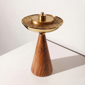 Quemador de Bakhoor de Madera con Base Cónica de Madera Lisa y Plato Superior con Arabescos de Acero. Elegante Porta Incienso Árabe de Oud para Aromatizar el Hogar - Product Image 1