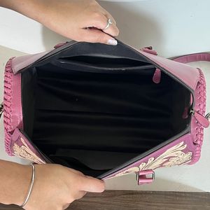 Wholesale Factory Price Tooled Checkered Leather <b>Large</b> Duffel <b>Bag</b> Stylish Floral Pattern <b>Shoulder</b> Strap Top Handle Weekender <b>Bag</b> - Product Image 6