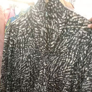 Chemise de Soirée Femme Imprimé Animal Tendance en Satin Premium à Motifs Abstraits, Manches Longues Bouffantes et Poignets Boutonnés - Product Image 1