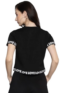 Camiseta Corta Negra 2026 con Costuras en Contraste, Camiseta Personalizada con Estampado, Top Corto para Mujer - Product Image 4