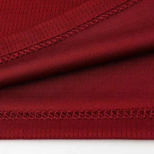 Ensemble de maillot et short de basket-ball personnalisés par sublimation, bordeaux et blanc, polyester respirant, nom de l'équipe, numéro du joueur, pour jeunes et adultes - Product Image 3