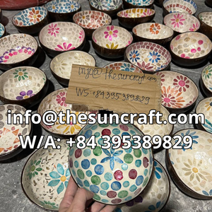 ชามมะพร้าวเวียดนามตกแต่งลายดอกเดซี่ด้วยมุกธรรมชาติ ดีไซน์สวยงาม เป็นมิตรกับสิ่งแวดล้อม เหมาะสำหรับเสิร์ฟและตกแต่งบ้าน - Product Image 3