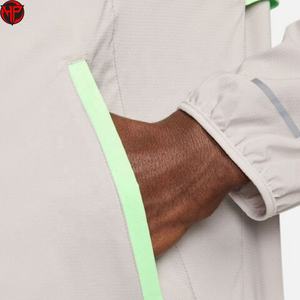 ชุดแจ็คเก็ตวินด์เบรกเกอร์แบบสองชิ้นสั่งทำพิเศษ ปักลาย  ชุดเสื้อผ้าสตรีทแวร์ผู้ชาย  ชุดวินด์เบรกเกอร์ผ้าไนลอน  ชุดแทรคสูทขาสั้นผ้าโพลีเอสเตอร์สำหรับผู้ชาย - Product Image 2