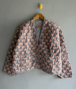 Abrigo informal acolchado con estampado floral para mujer, con cierre de botones, manga tres cuartos, cuello en V, longitud regular, para todas las estaciones, ideal para regalo. - Product Image 1