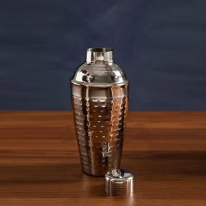 Shaker à cocktails en argent martelé avec finition texturée – L'accessoire de bar élégant et indispensable pour des cocktails exceptionnels - Product Image 3