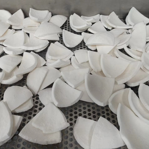 Tranches/Cubes de chair de noix de coco fraîche surgelée IQF, texture moelleuse, saveur riche, emballage sous vide, conditionnement en vrac - Product Image 1