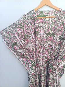 Vestido Kaftán de Algodón con Estampado Botánico Premium, Cuello en V, Corte Holgado, Cintura con Cordón Ajustable, Ideal para la Playa en Verano - Product Image 4