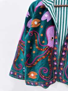 Veste en velours vintage colorée style marin avec motif pieuvre et broderie Suzani – Blazer d'hiver unique – Cadeau original - Product Image 4