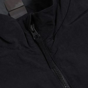 เสื้อแจ็คเก็ตวินด์เบรกเกอร์ผู้ชายแบบมีซิป คอตั้ง สีดำ สไตล์เรโทร แต่งแถบสะท้อนแสง น้ำหนักเบา - Product Image 4