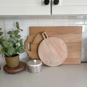 Tabla de Cortar de Madera con Mango de Fácil Agarre, Superficie de Corte Lisa, Diseño Duradero, Perfecta para Preparación Diaria en la Cocina y Servir - Product Image 4