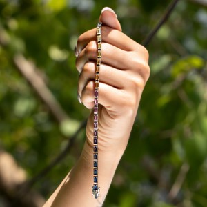 Bracelet élégant en platine avec diamants taille baguette et pierres latérales en saphir, bijoux de luxe classiques pour femmes, idéal pour le quotidien, coffret cadeau - Product Image 4