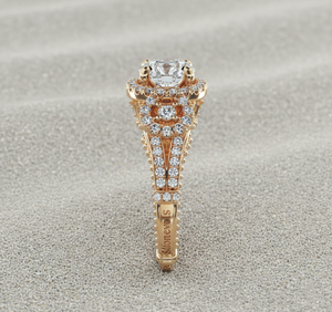 แหวนหมั้นชุบทองคำสีกุหลาบสไตล์วินเทจประดับด้วยหินสามเม็ดพร้อมใบรับรอง - Product Image 3