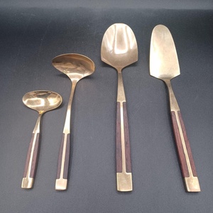 Fourchette vintage en laiton avec manche en bois, finition miroir haute brillance, résistante à la rouille, pour les fêtes - Product Image 2