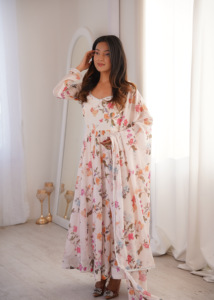 Ensemble maxi bohème imprimé en georgette avec dentelle décorative au col, jupe circulaire fluide et bas coordonné doux pour femme - Product Image 5