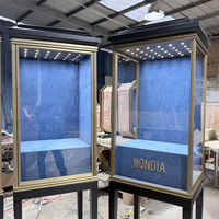 Vitrine à bijoux classique à 4 pieds en métal noir, présentoir de bijoux haut de gamme en verre, support de présentation pour diamants pour Com...