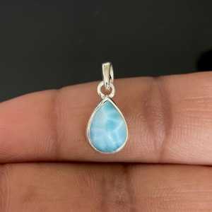 Pendentif élégant en larimar, argent sterling 925 plaqué or, bijou de fiançailles avec pierre précieuse des Caraïbes, cadeau délicat - Product Image 5
